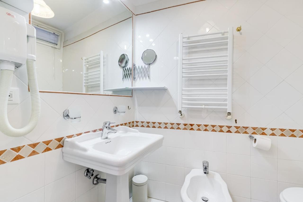 Trevi Fountain Modern Apartment Rome Exterior photo