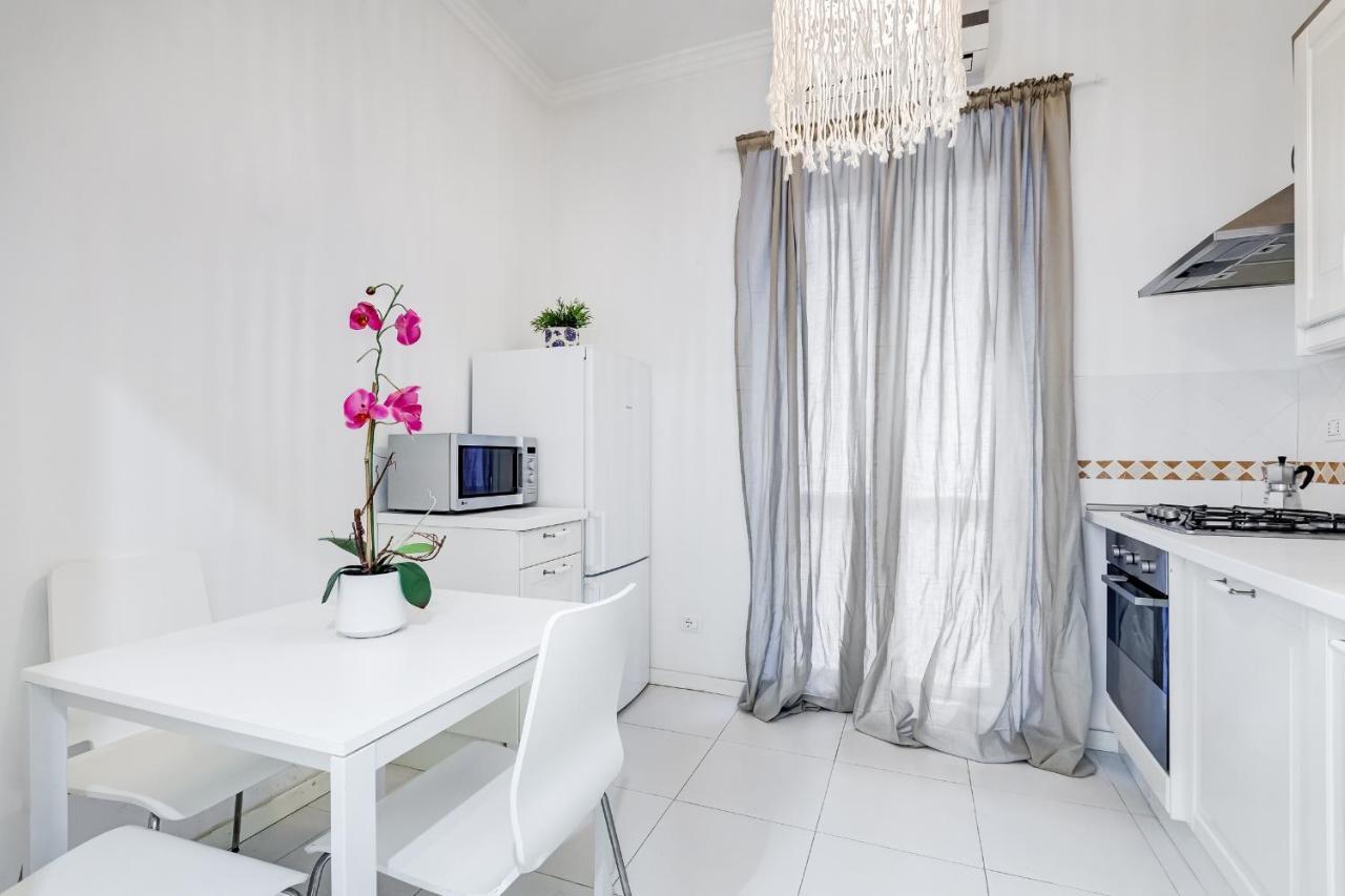 Trevi Fountain Modern Apartment Rome Exterior photo