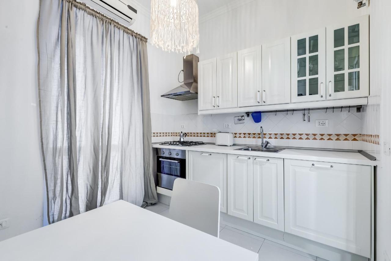 Trevi Fountain Modern Apartment Rome Exterior photo