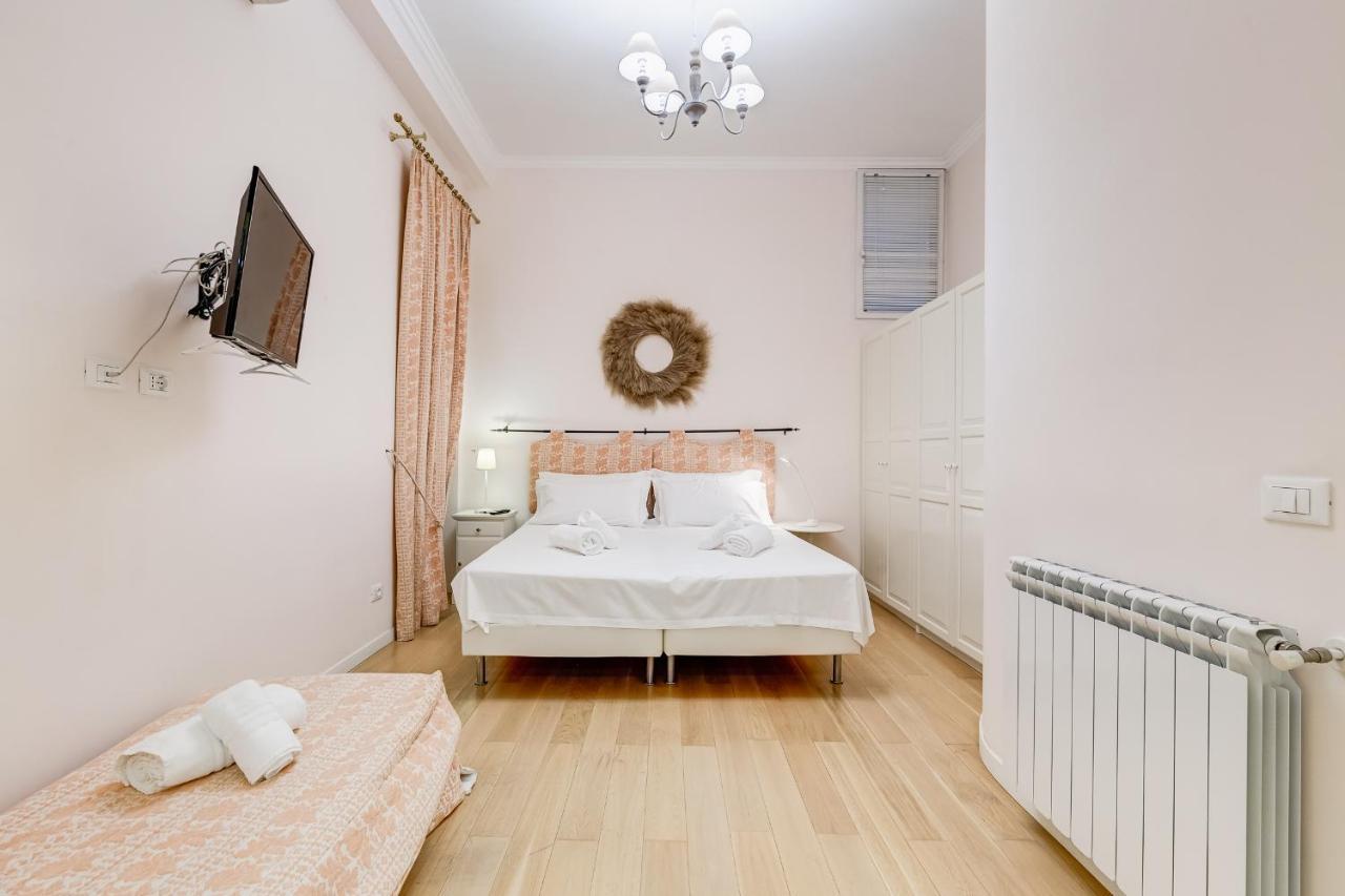 Trevi Fountain Modern Apartment Rome Exterior photo